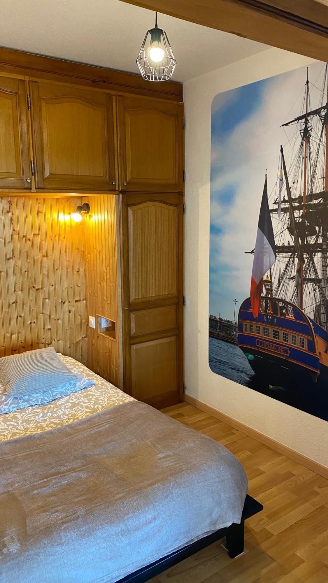 L'Hermione Dienville Luaran gambar